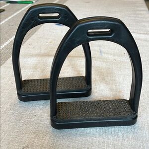 Composit Black Horse Stirrups 5”